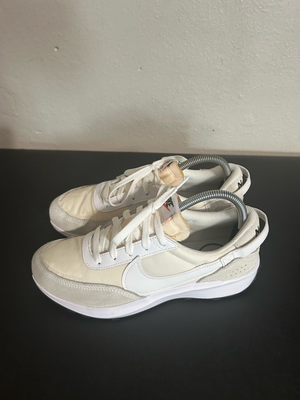 Women’s Nike waffle debut size 8.5 - Picture 3 of 7